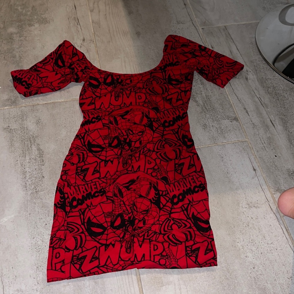 Marvel comics print red short sleeve dress